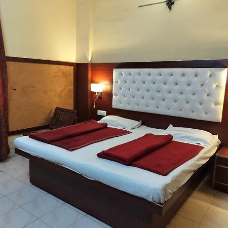 Hotel Prince Palace New Delhi Bagian luar foto