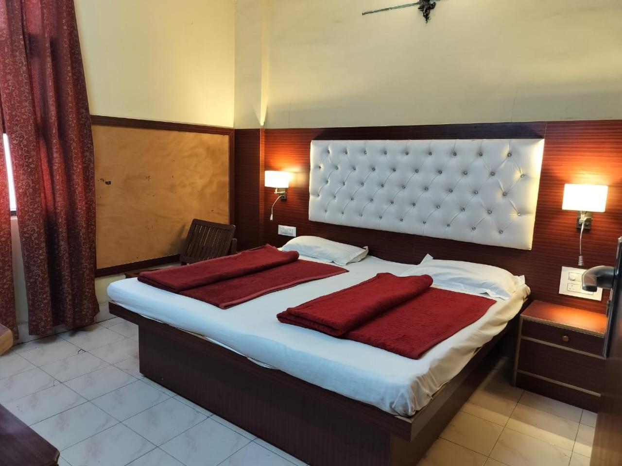 Hotel Prince Palace New Delhi Bagian luar foto